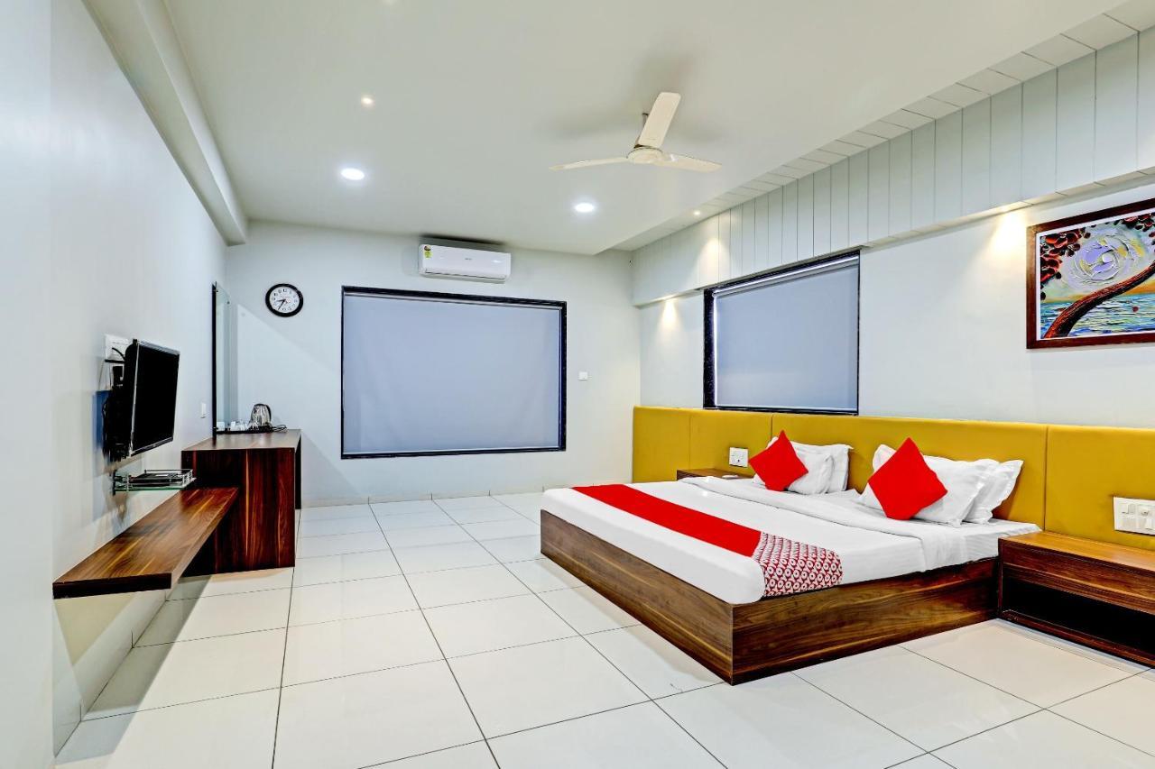 Oyo 70752 Viram House Otel Gorwa Dış mekan fotoğraf