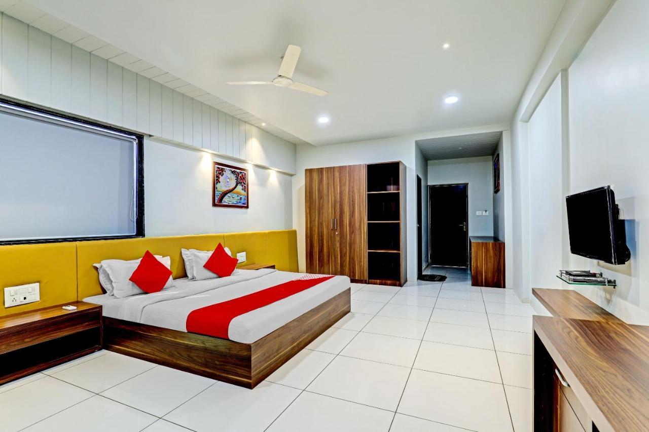 Oyo 70752 Viram House Otel Gorwa Dış mekan fotoğraf