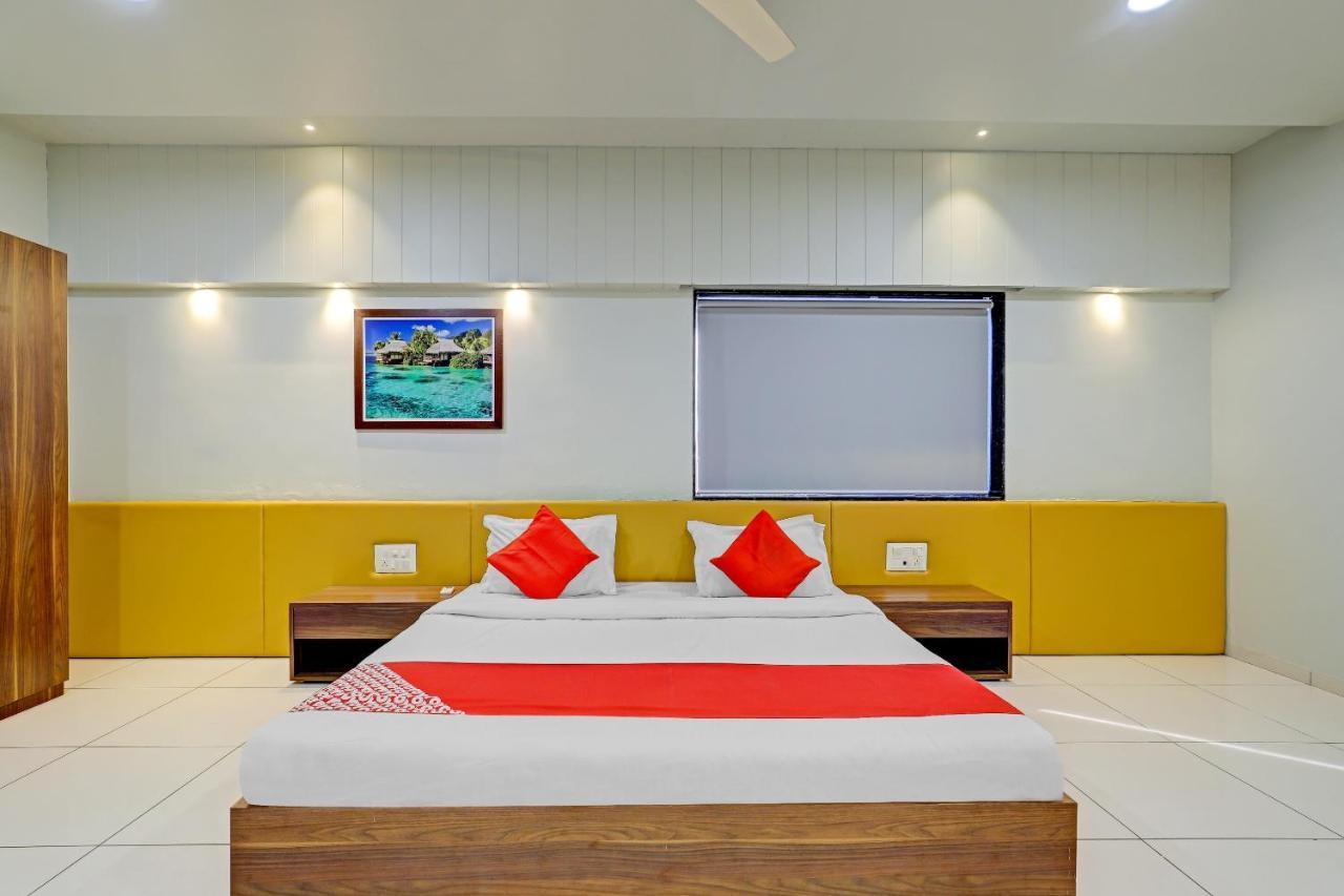 Oyo 70752 Viram House Otel Gorwa Dış mekan fotoğraf