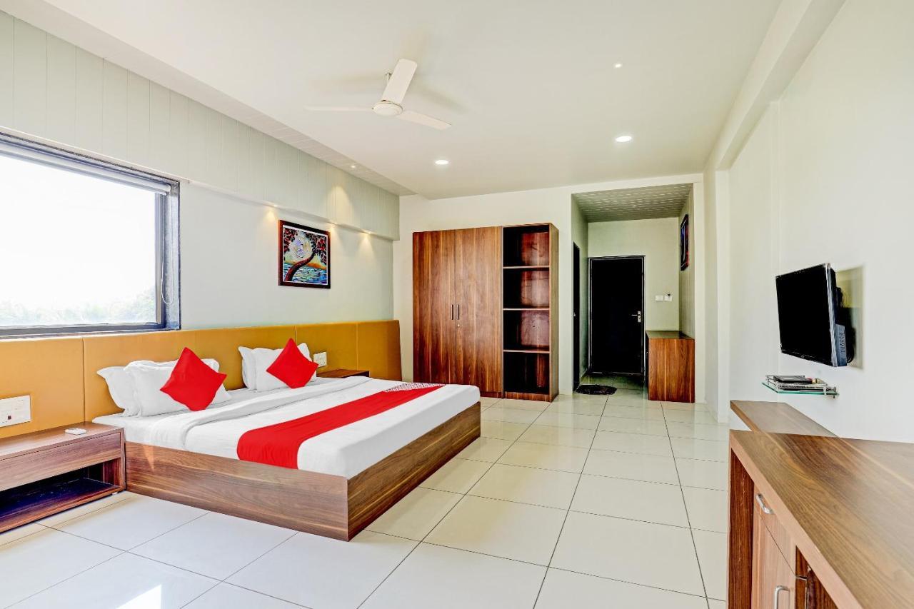 Oyo 70752 Viram House Otel Gorwa Dış mekan fotoğraf