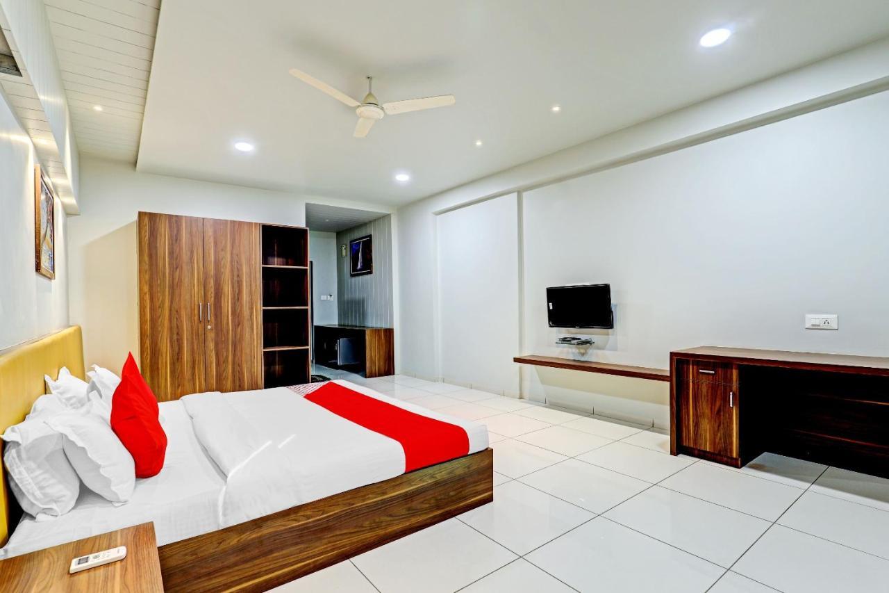 Oyo 70752 Viram House Otel Gorwa Dış mekan fotoğraf